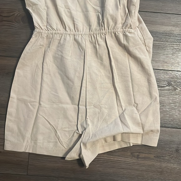 NWOT-HYFVE Dressy Khaki Romper - Picture 5 of 6